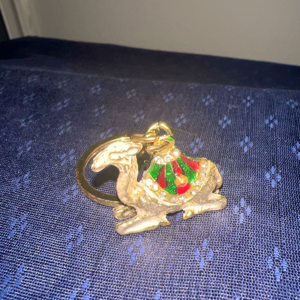 Beautiful Camel With Rhinestones Keychain - Picture 1 of 10